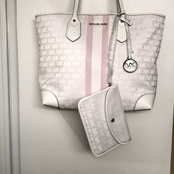 NWT - Michael Kors Large Signature Eva Striped Tote Bag  - Excellent Condition - Picture 3 of 14